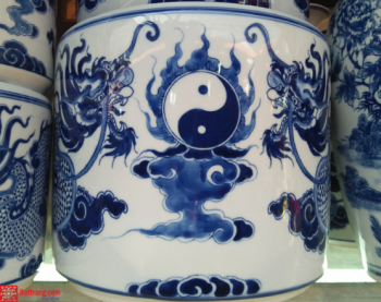 Mặt nguyệt bát hương nên quay hướng nào là đúng? Mặt nguyệt có phải là hình rồng không?